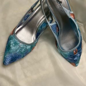 Woman’s Floral Sling Back. Cute!!!